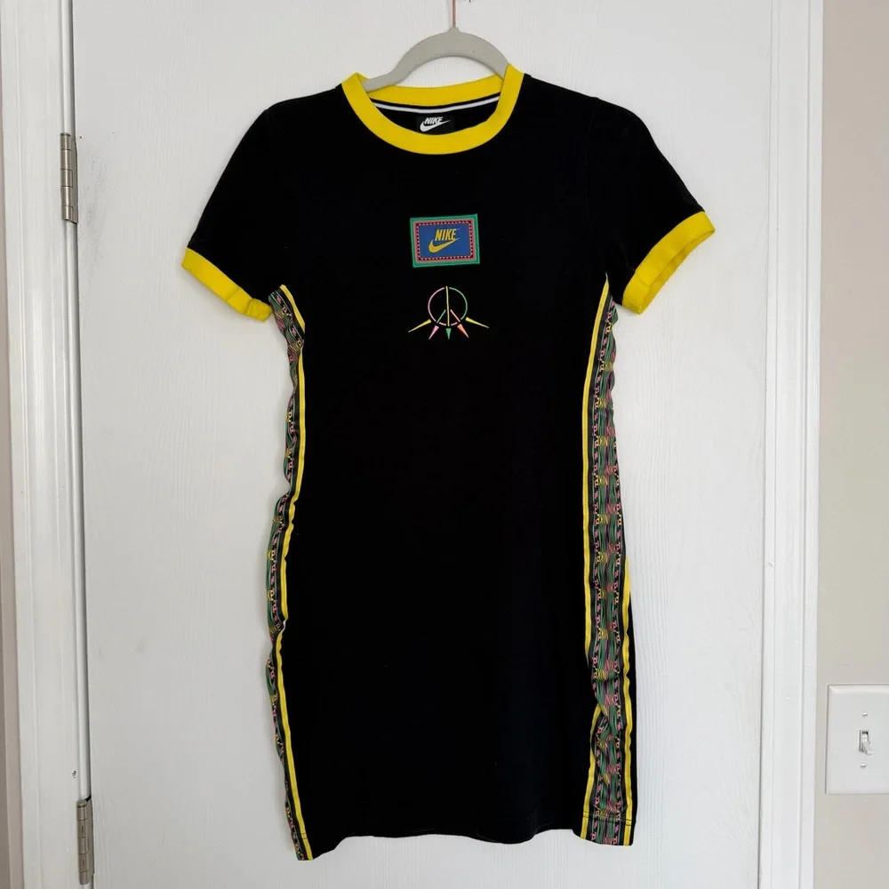 Nike Women's Essential Peace Bodycon Dress - Picture 4 of 12